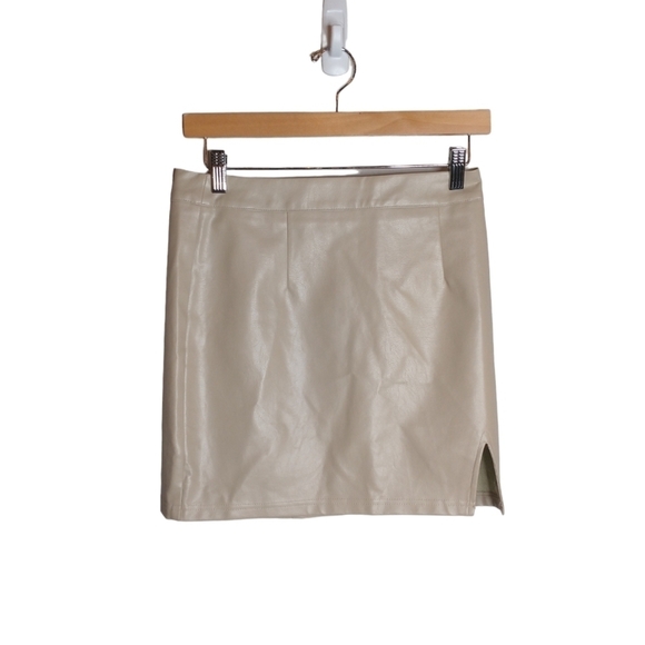 Lulu's Corte Vegan Leather Mini Skirt, beige, size S - Picture 2 of 7